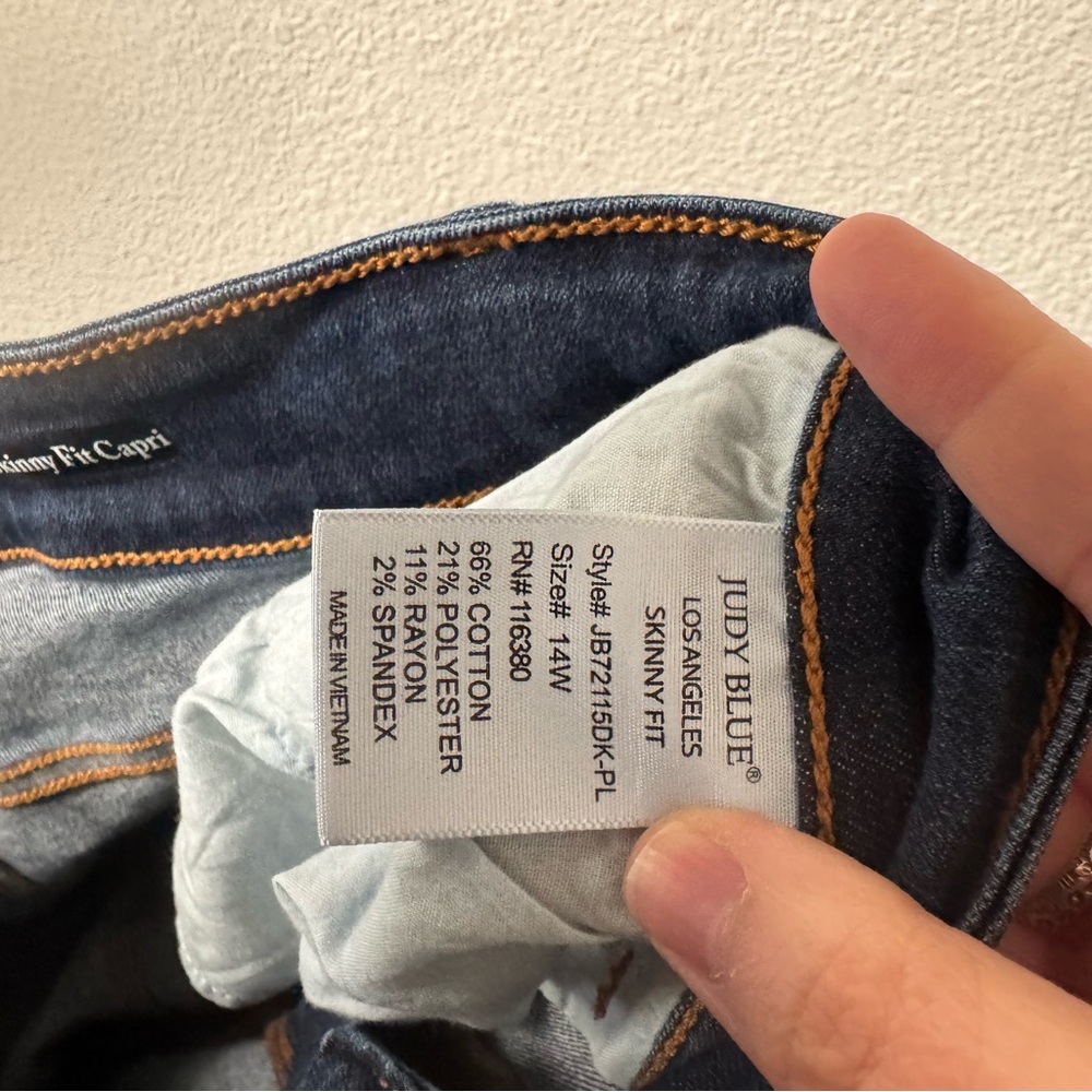 Modern Judy Blue 14W Dark Wash Skinny Fit Capri Jeans Denim Minimalist Casual - Picture 12 of 15